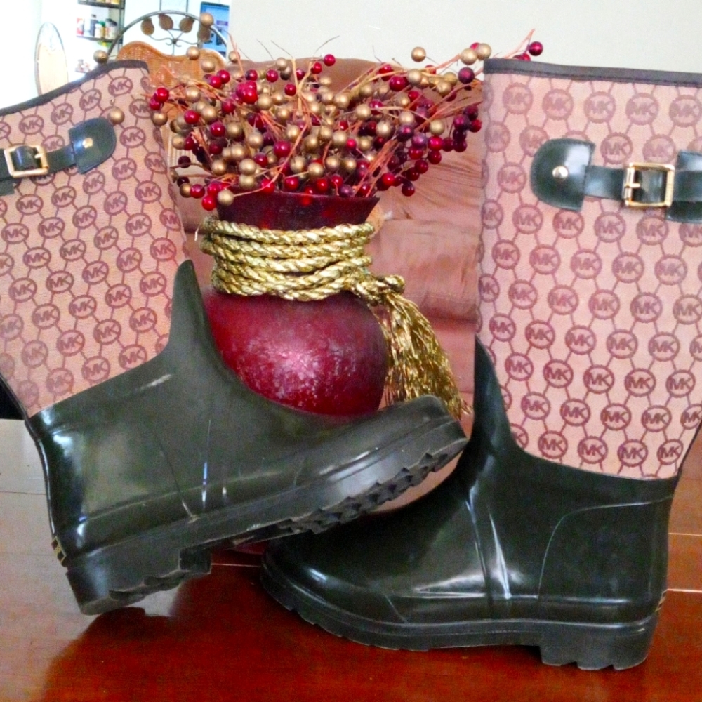 MICHAEL KORS ICONIC BUCKLE RAIN BOOTS